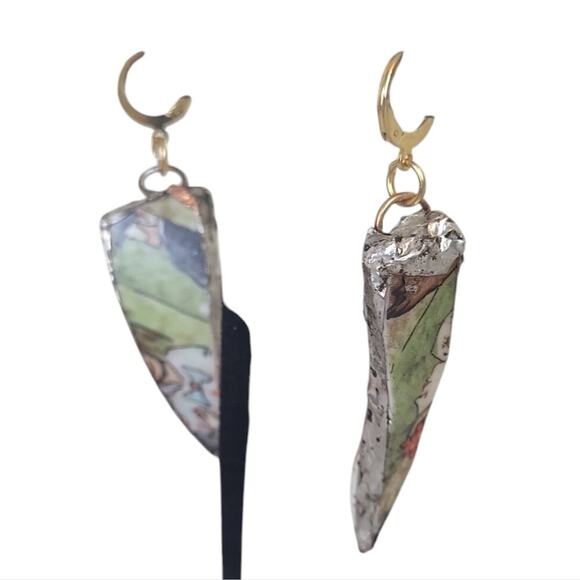 18K Gold Broken Ceramic Huggie Earring - Picture 3 of 4